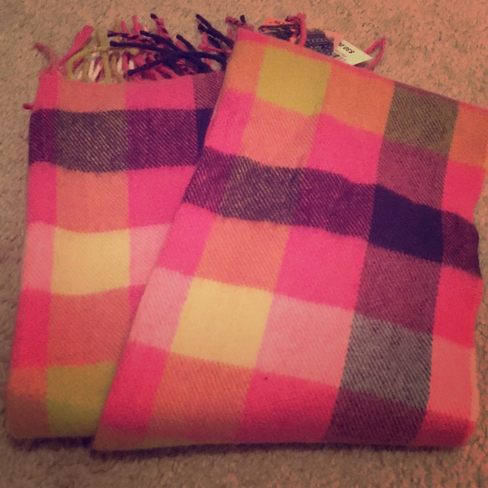 D&Y super soft scarf.